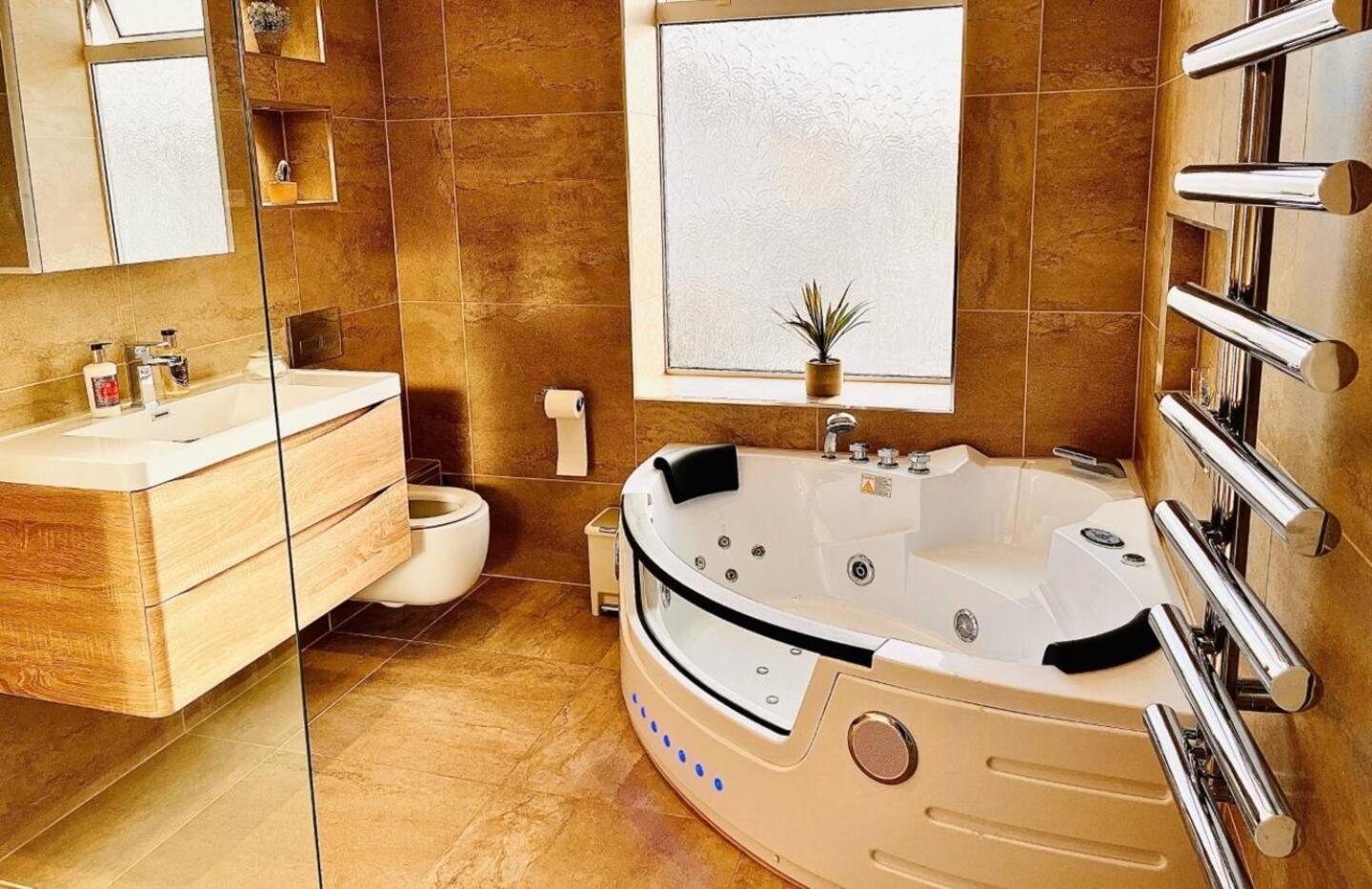 Alver House Портсмът Екстериор снимка